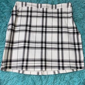 Plaid skirt (white and black)